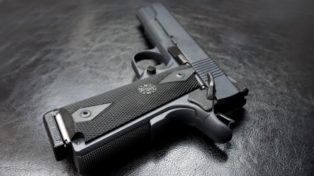 Armas de guerra, pistolas modificadas y tubos artesanales: el inquietante catálogo que llega cada semana a Balística Forense en Málaga