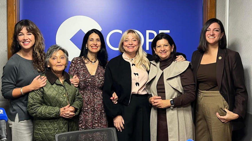 Mónica García, Rosa Francia, Sonia Crespo, Leticia Teboul, Almudena Ramos y Mar González (de izquierda a derecha)
