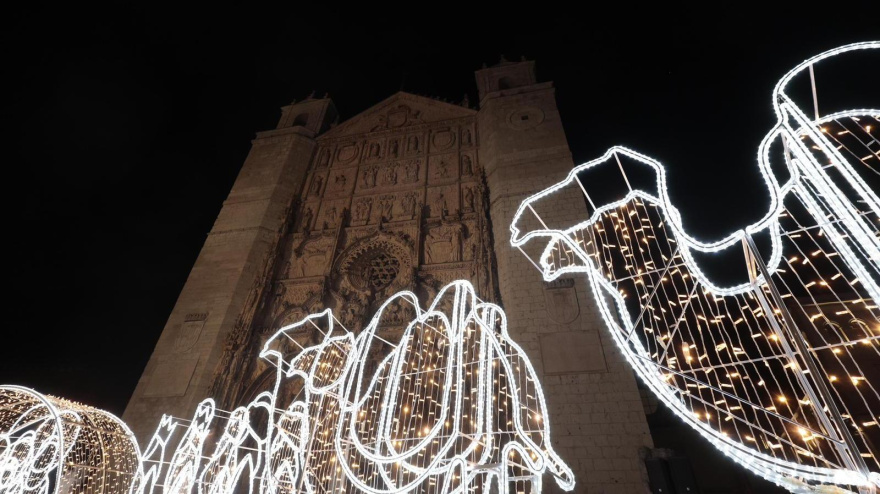 Valladolid enciende su Navidad con más de tres millones de luces y novedades en sus plazas