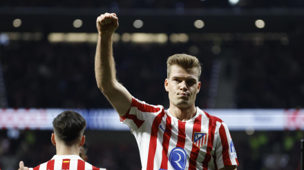 Sorloth celebra el 2-0 del Atlético contra el Real Oviedo