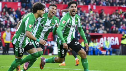 Pablo Fornals celebra su gol en el Sevilla-Betis
