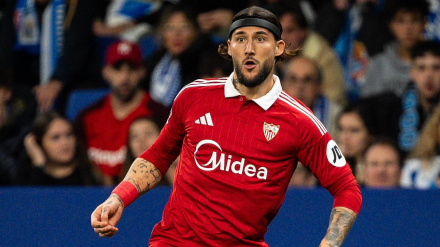 Nemanja Gudelj durante un partido del Sevilla esta temporada