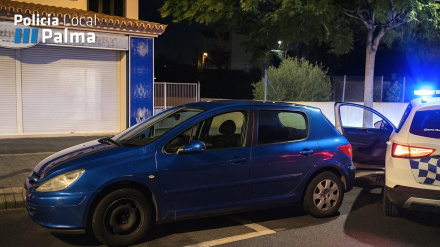 Coche robadoAgentes de la Policía Local de Palma detuvieron el pasado martes 25 de noviembre a un joven, de nacionalidad argelina, de 18 años de edad, que dormía en un coche robado frente a la comisaría de Playa de Palma, y que además no había obtenido nunca el permiso de conducir.SOCIEDAD POLICÍA LOCAL DE PALMA
