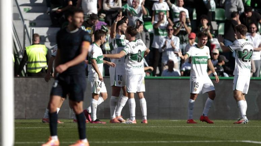Los jugadores del Elche celebran un gol contra el Girona