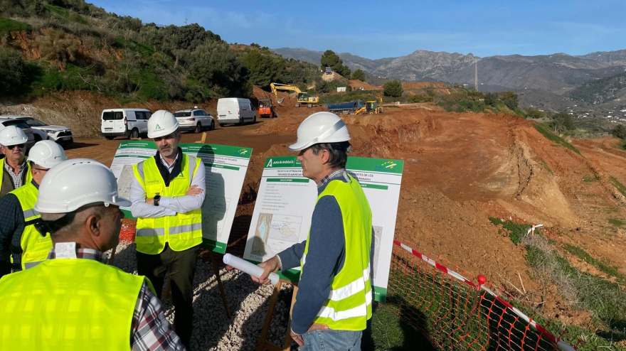 La Junta impulsa el futuro del subtropical en Granada con una inversión millonaria en aguas regeneradas