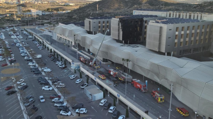 Bomberos en el hospital Santa Lucía