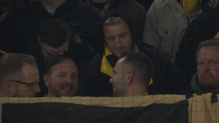 Marco Reus fue homenajeado y luego se fue a ver el partido con los ultras del Dortmund.