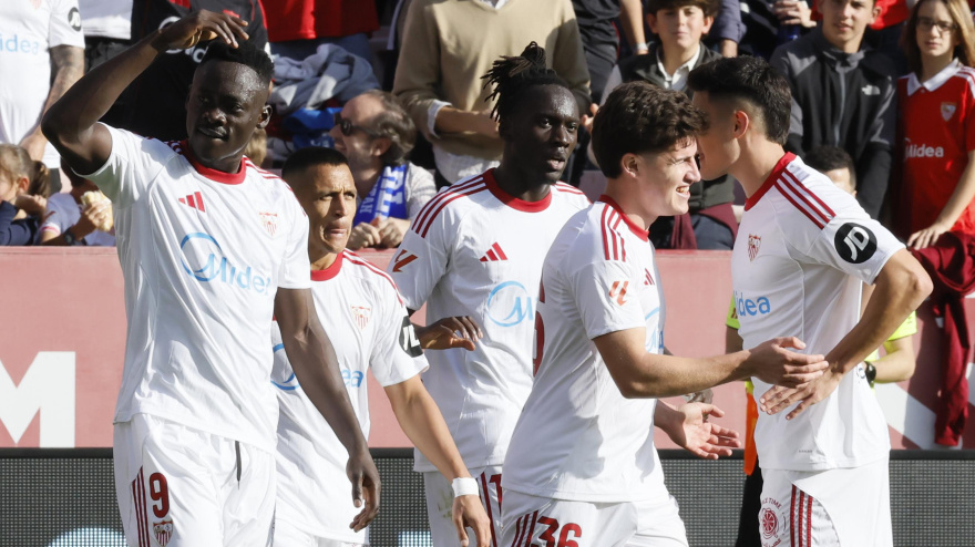 Mendy celebra el gol marcado ante el Oviedo con el Sevilla