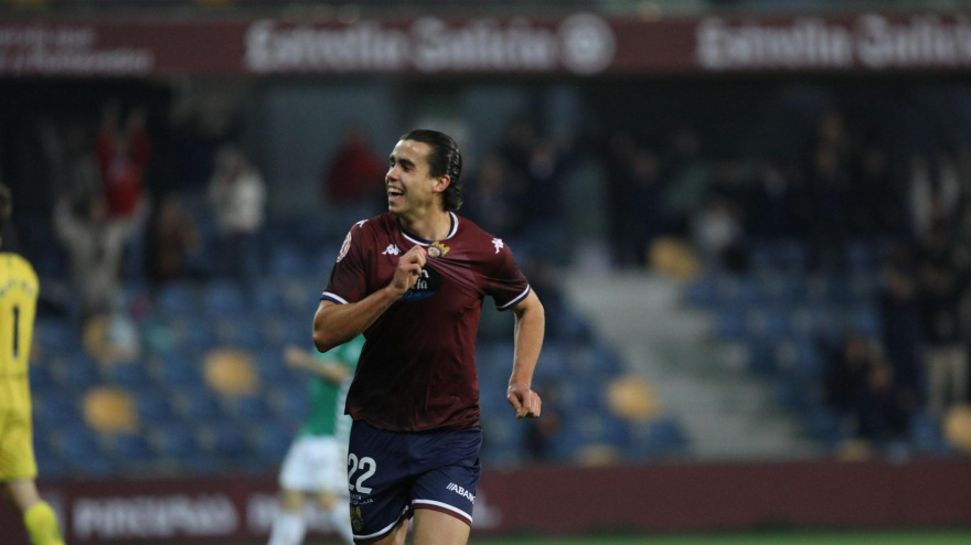 Álex Comparada, tras anotar el segundo gol del Pontevedra