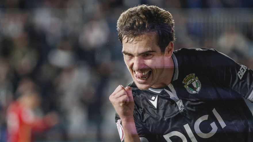 Íñigo Córdoba celebra uno de sus dos goles contra el Getafe