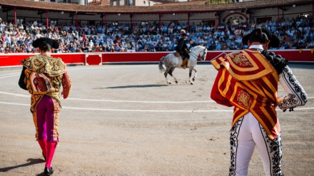 Paseíllo en la plaza de toros de Azpeitia