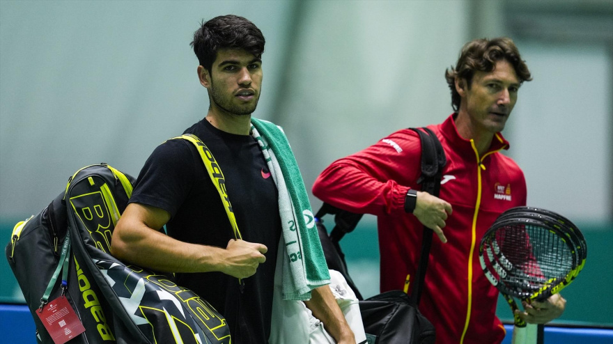 Juan Carlos Ferrero, durante un entrenamiento con su antiguo pupilo Carlos Alcaraz.