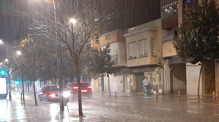 Imagen de la tormenta en una calle del centro de  Lorca este domingo