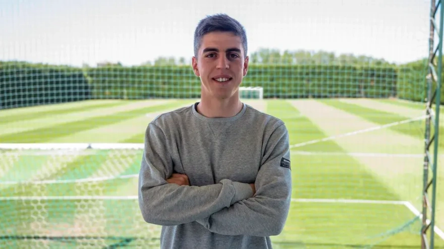 Inigo-Sainz-Maza efe posando albericia