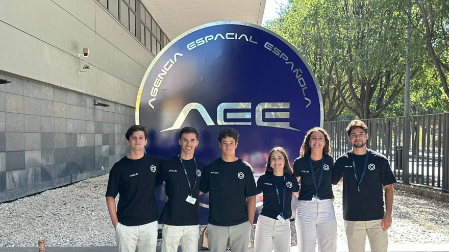 Marta Pabón con su equipo