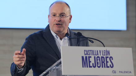 El secretario general del Partido Popular, Miguel Tellado, junto a la  presidenta provincial del partido, Ángeles Armisén, participa en la reunión de la Junta Directiva Provincial del Partido Popular de Palencia