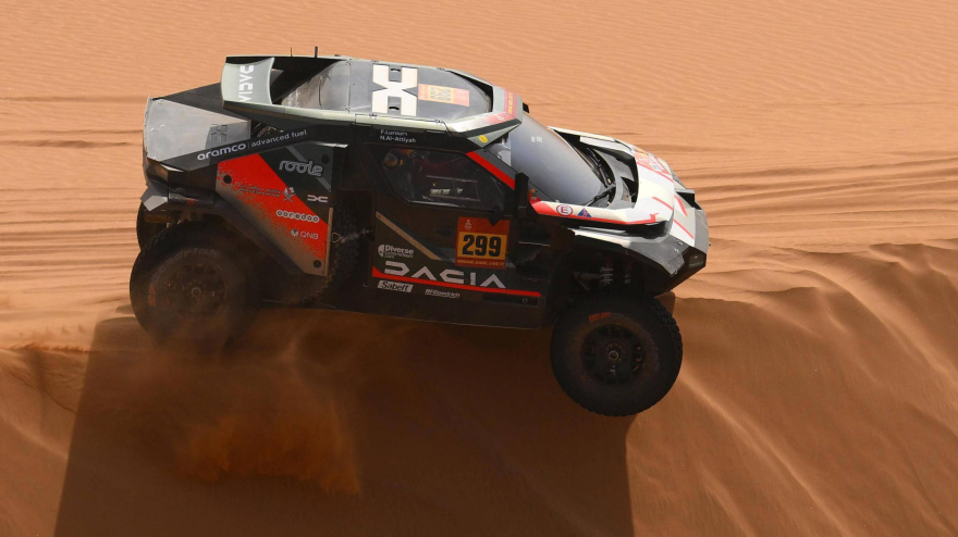 Nasser Al Attiyah ganó la penúltima etapa y sentenció la general del Rally Dakar.