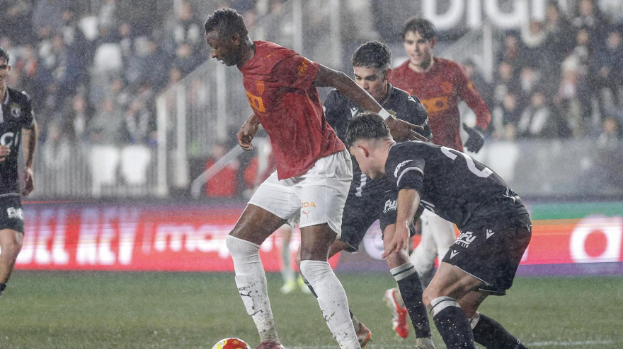 Umar Sadiq, durante el Burgos - Valencia