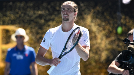 Alexander Zverev ganó en cuatro sets al canadiense Diallo en su debut en Melbourne.