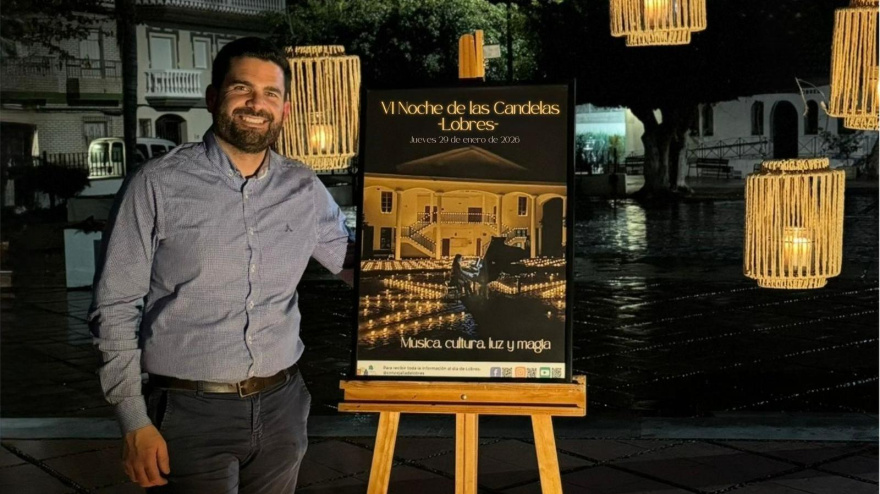 Lobres se apaga para brillar con la magia de miles de velas en su Noche de las Candelas