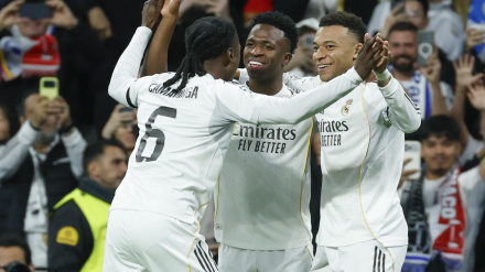 Mbappé celebra con Vinicius y Camavinga su gol, en el Real Madrid - Mónaco