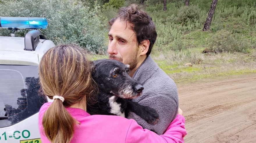 El perro Boro es capturado tras más de tres días extraviado en el lugar del accidente ferroviario.REMITIDA / HANDOUT por INFOCAFotografía remitida a medios de comunicación exclusivamente para ilustrar la noticia a la que hace referencia la imagen, y citando la procedencia de la imagen en la firma22/1/2026