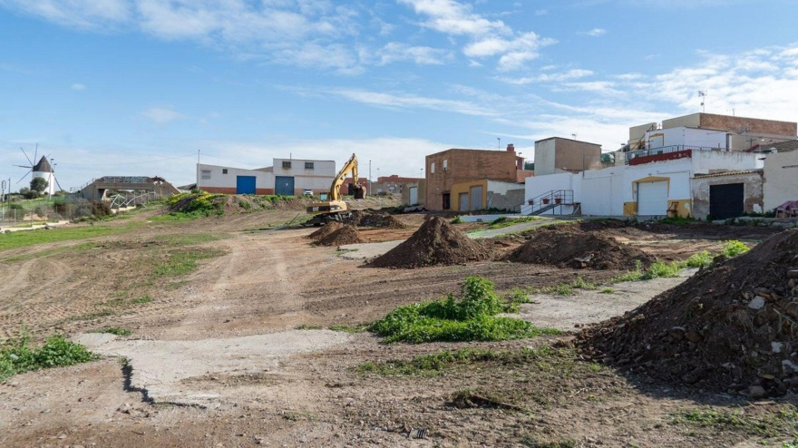 Trabajos de excavación en la parcela de Los Mateos