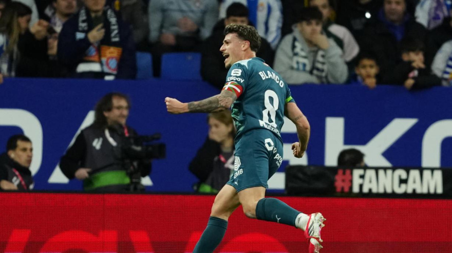 Antonio Blanco celebra el 1-1 del Alavés contra el Espanyol