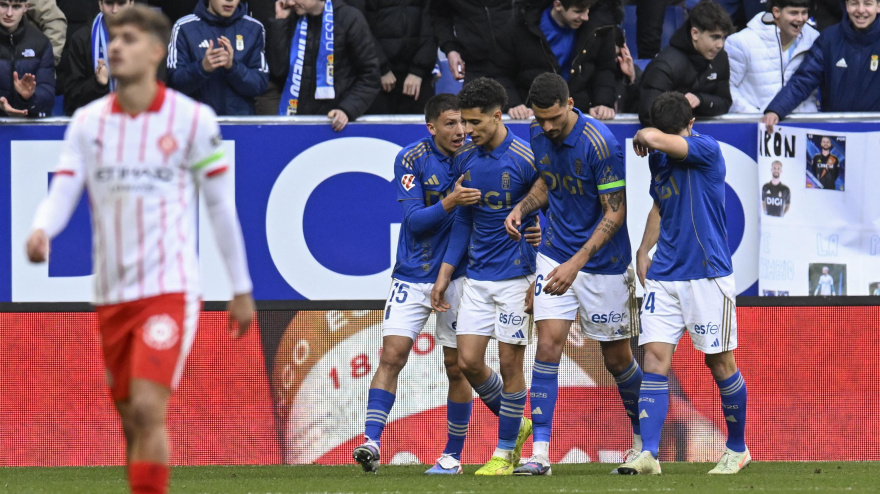 Los jugadores del Oviedo celebran el gol ante el Girona