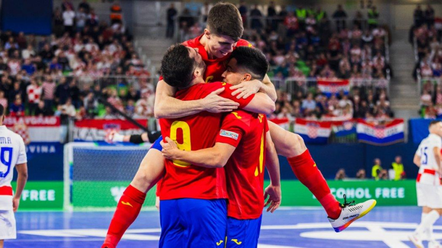 Los jugadores de España celebran uno de los goles ante Croacia