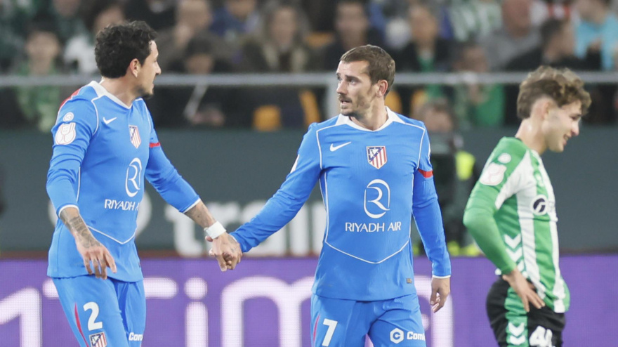 Griezmann celebra el gol en el Betis - Atlético de Madrid