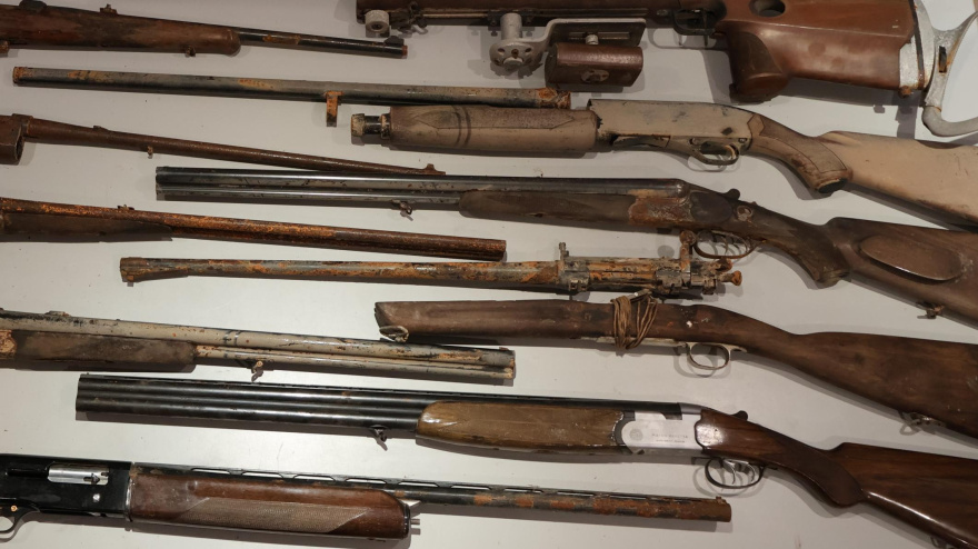 El arrestado carecía de licencia armas y de cualquier documentación que habilitara la posesión de las mismas