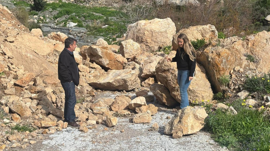 El temporal provoca el corte del acceso a la playa de La Rijana en Gualchos-Castell de Ferro