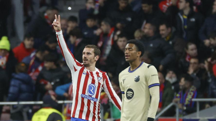 Griezmann celebra el 2-0 del Atlético contra el Barcelona