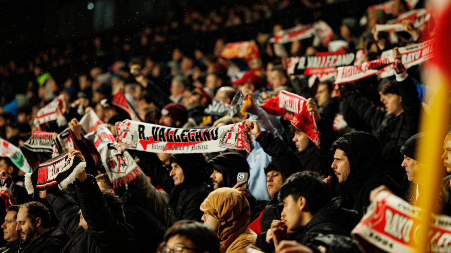 Aficionados del Rayo Vallecano, en un partido en Vallecas de su equipo esta temporada.