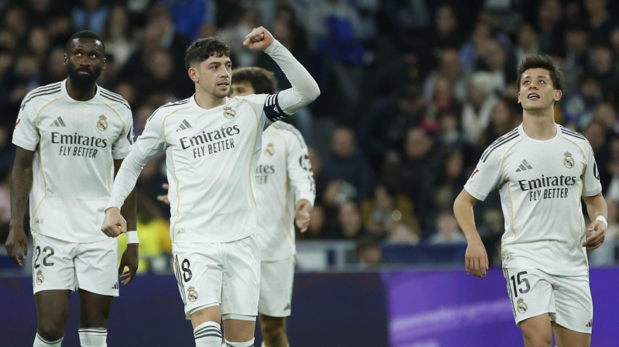 Valverde celebra el tercer gol del Real Madrid contra la Real Sociedad