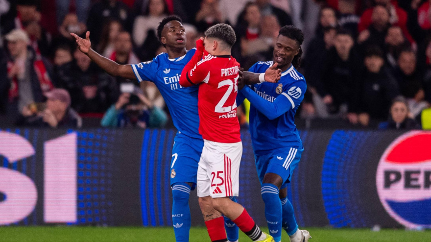 Momento de tensión entre Prestianni y Vinicius durante el Benfica-Real Madrid