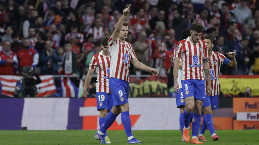 Sorloth celebra con sus compañeros el gol del Atlético contra el Brujas