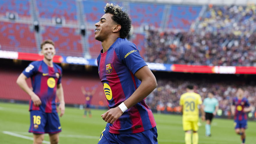 Lamine Yamal celebra su gol en el Barcelona - Villarreal