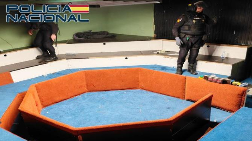 La Policía desmantela un gran reñidero de gallos en la costa granadina y destapa una red de apuestas ilegales
