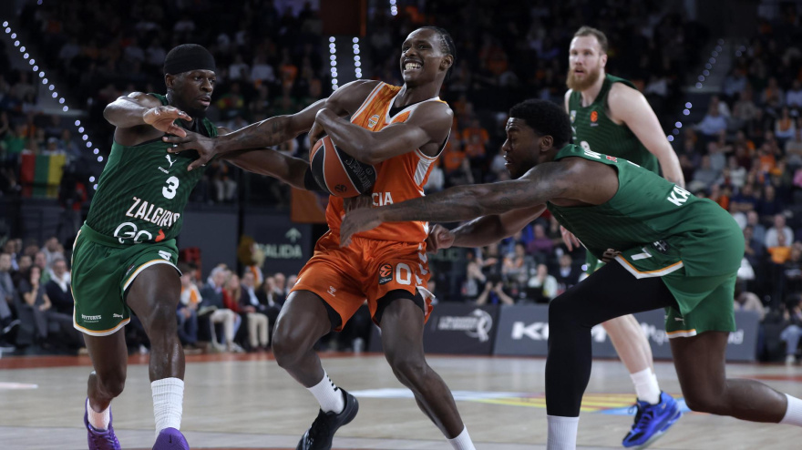 Badio penetra ante la dura defensa del Zalgiris