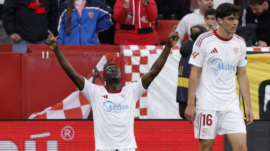 Akor Adams celebra su gol en el Sevilla - Rayo