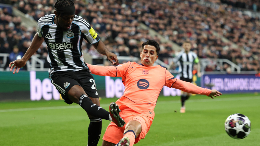 Elanga y Joao Cancelo, en el Newcastle - Barcelona