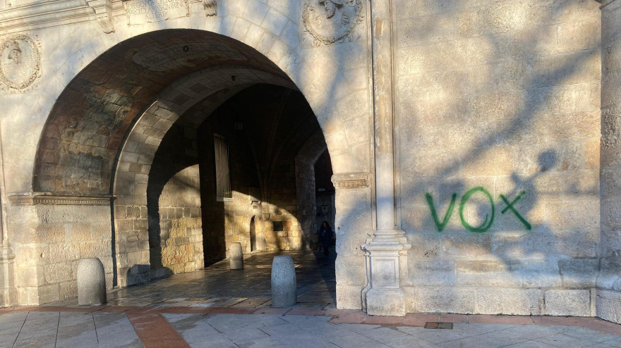 Pintura vandálica VOX Burgos