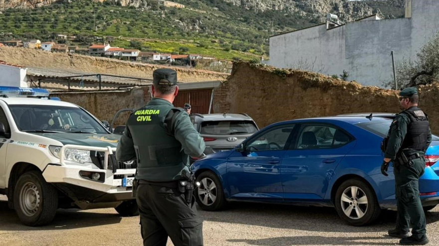 12/03/2026 Los registros de la UCO en Hornachos continúan en una finca propiedad de los dos detenidos.Los registros de los agentes de la Unidad Central Operativa (UCO) de la Guardia Civil continúan este jueves en una finca cercana a la localidad de Hornachos, propiedad de los dos hermanos detenidos por la desaparición de Francisca Cadenas.SOCIEDAD ESPAÑA EUROPA EXTREMADURA