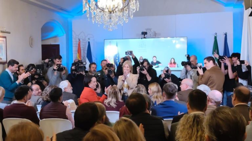 La alcaldesa María José García-Pelayo recibe los aplausos al conocerse que Jerez queda fuera