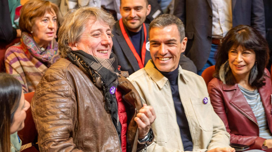 El presidente del Gobierno, Pedro Sánchez, con el secretario general del PSOE Castilla y León, Carlos Martínez