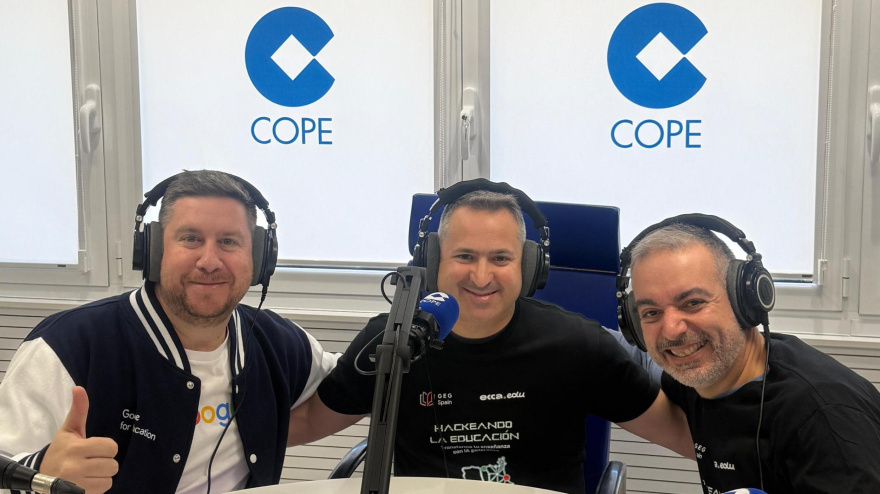 Gonzalo Romero, Head de Google for Education España y Portugal (izquierda); Miguel Ujeda, miembro de GEG Spain también y uno de los coorganizadores del evento (centro);  y Adrián Caraballo, miembro de la junta coordinadora de GEG Spain, y responsable de Diseño e Innovación Educativos de ecca.edu (derecha)