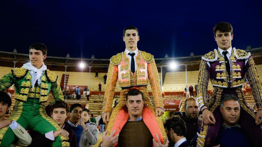 La terna de novilleros, a hombros este sábado en Sanlúcar de Barrameda
