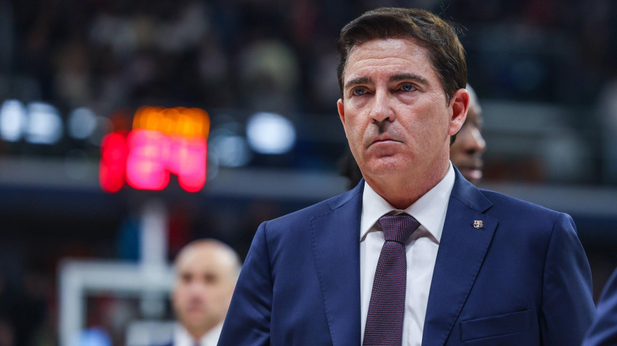 March 5, 2026, Milan, Italy: Xavi Pascual Head Coach of FC Barcelona looks on during Turkish Airlines EuroLeague 2025/26 Regular Season Round 30 game between EA7 Emporio Armani Milano and FC Barcelona at Allianz Cloud. Final score EA7 Emporio Armani Milan 87 | 84 FC Barcelona. (Credit Image: © Fabrizio Carabelli/SOPA Images via ZUMA Press Wire)
